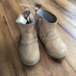Old Navy NWT boots - baby/toddler girl size 6